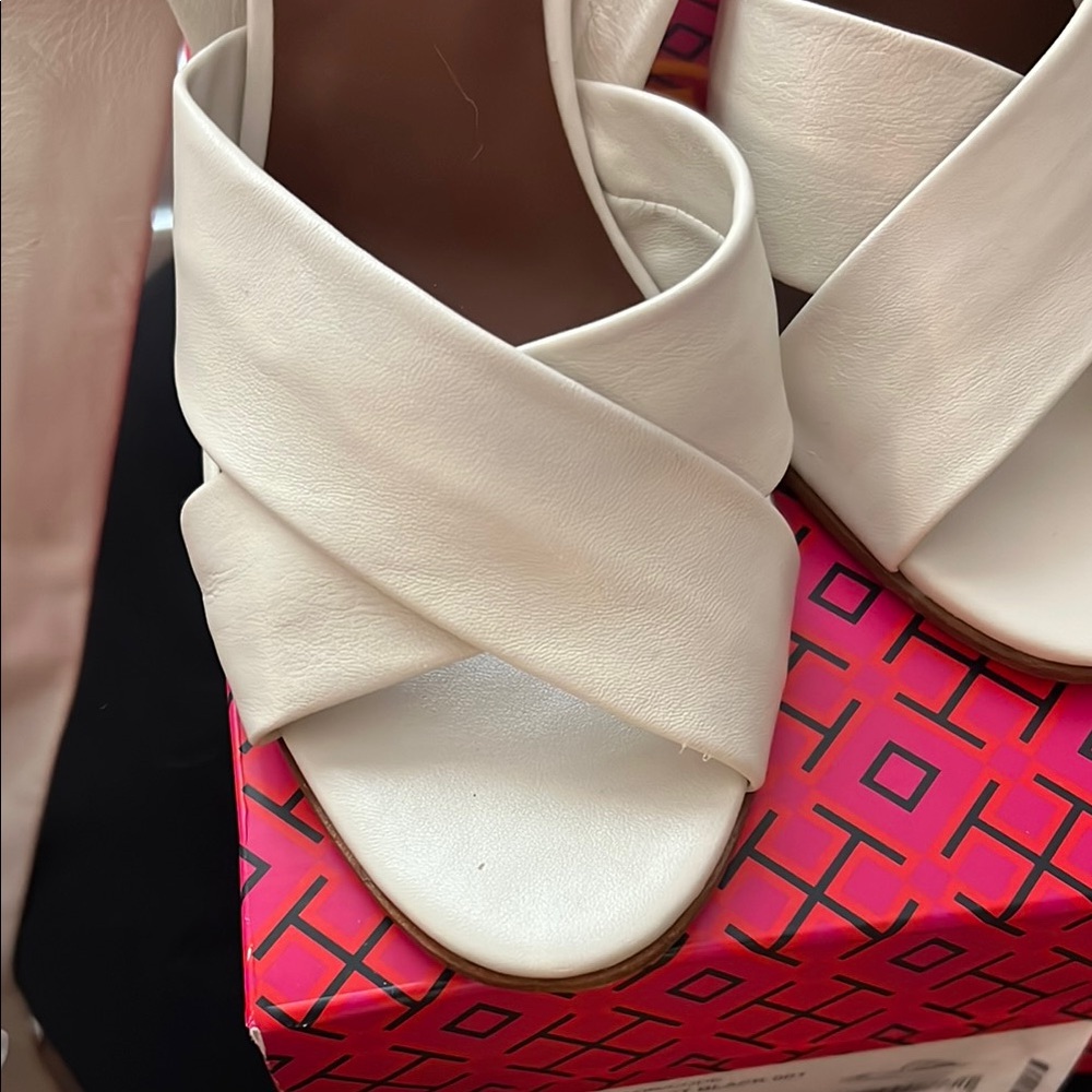 Tory Burch White Women's Sandals - Picture 3 of 5